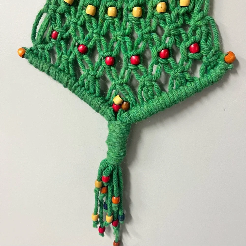 vintage macrame christmas tree green red wooden beads wall‎ hanging kitschy